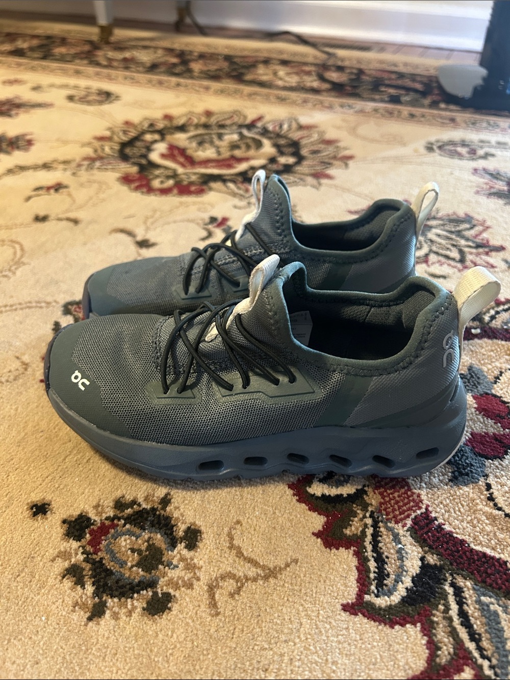 On Running Kids Cloud Athletic Sneakers - Gently Used